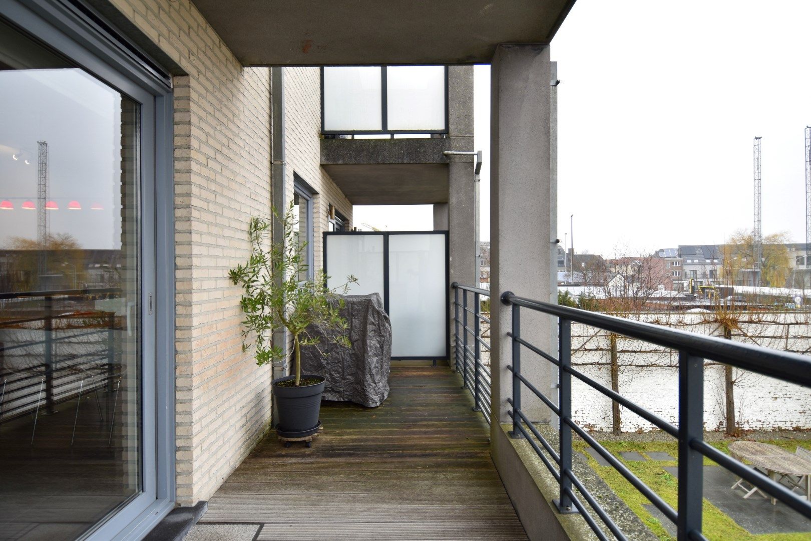 Instapklaar 1-slaapkamerappartement met prachtig terras in het hart van Bissegem foto 11