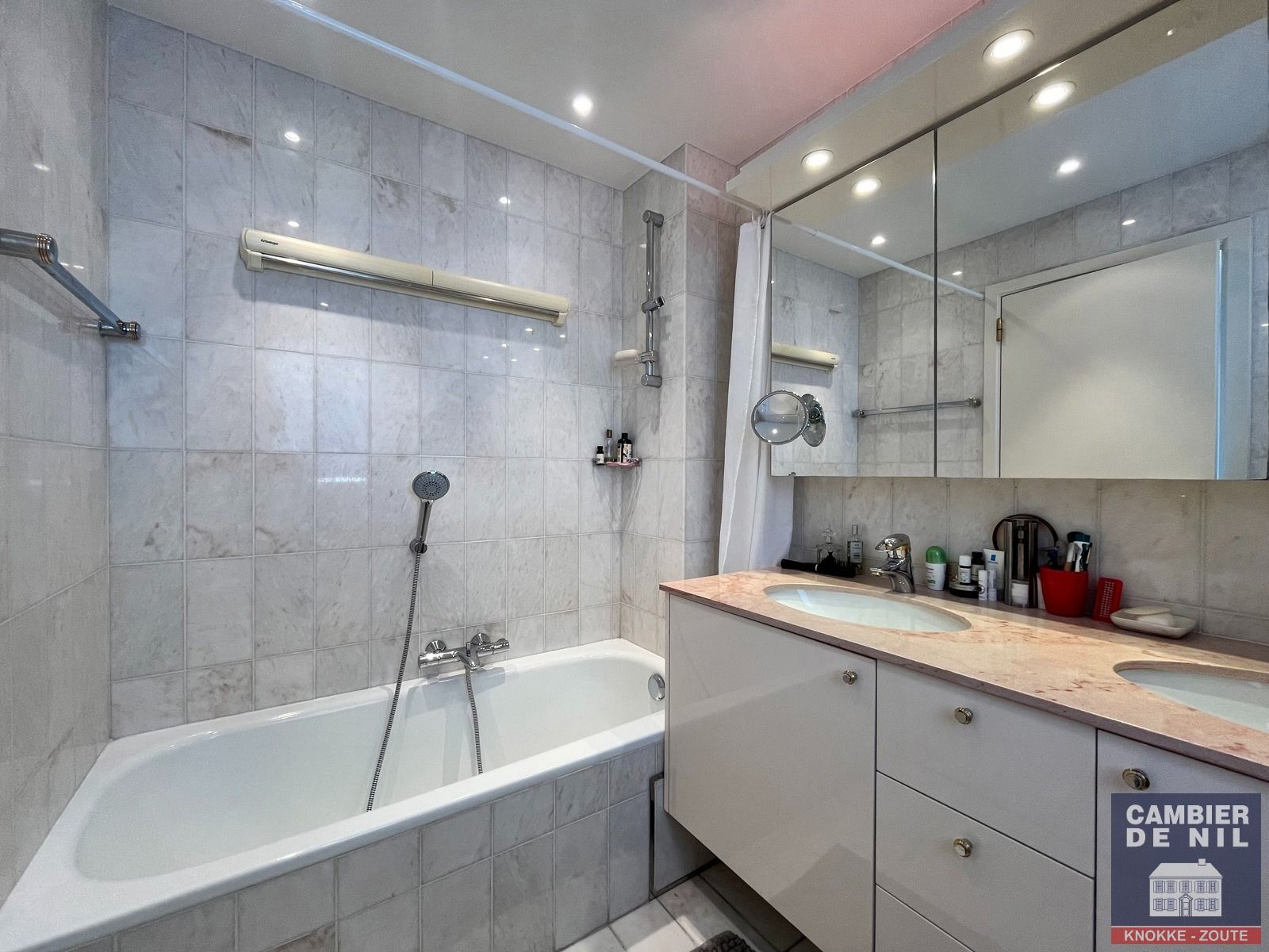 Prachtig ongemeubeld appartement op enkele stappen van het Albertplein!  foto 20