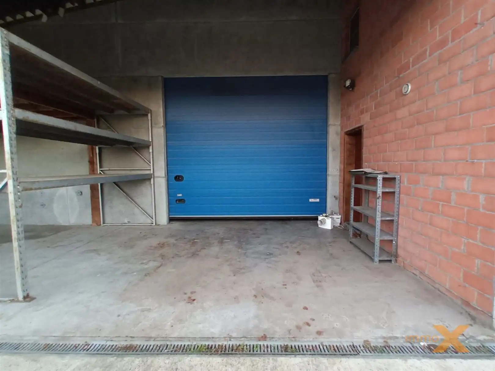 MAGAZIJN+BUITENSTAPELRUIMTE+BUREEL+PARKEERRUIMTE foto 4