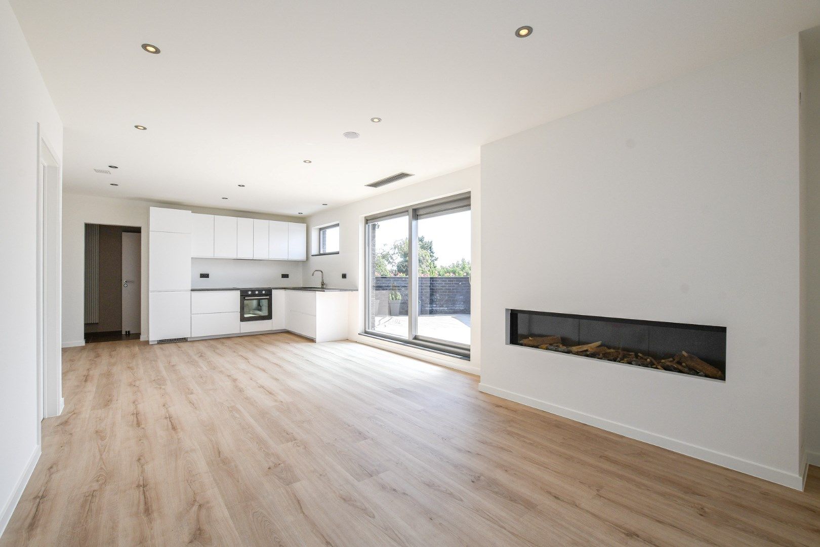 Volledig gerenoveerd dakappartement met 2 terrassen en zicht op de polders te koop in Klemskerke (De Haan) foto 6
