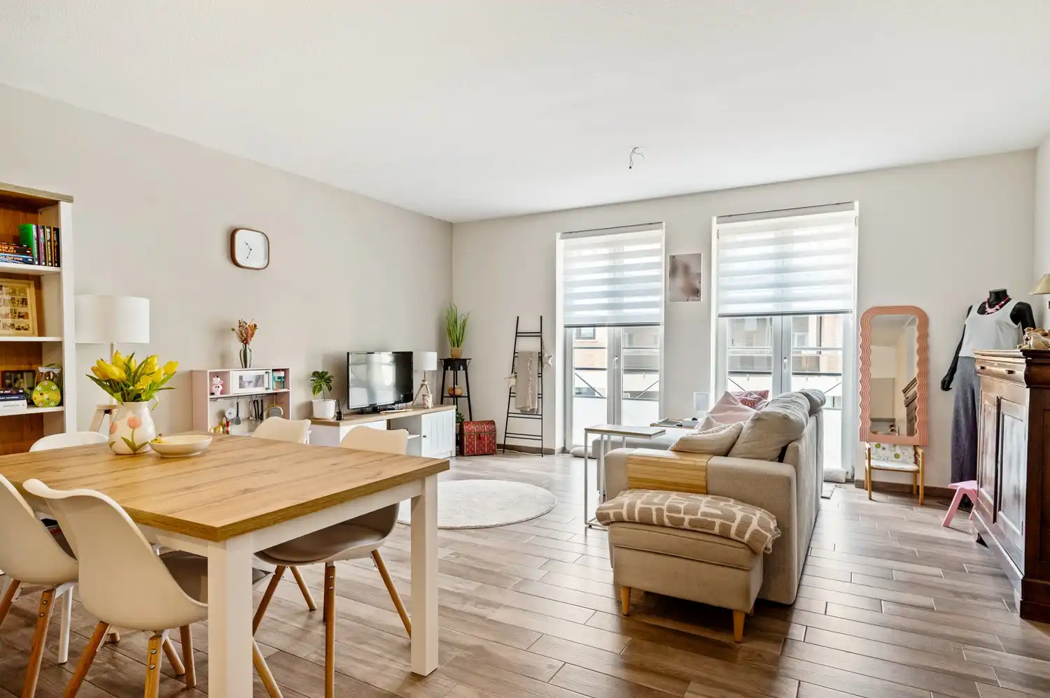 Instapklaar appartement met 2 slaapkamers! foto {{pictureIndex}}