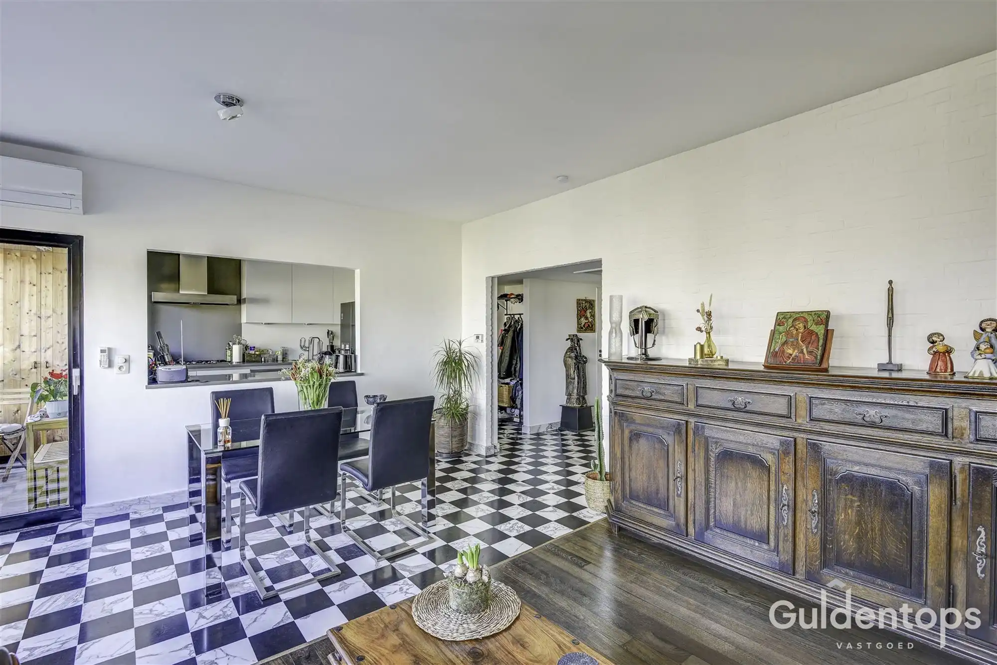 Knap vernieuwd 3-slaapkamerappartement (125 m²)  foto 8