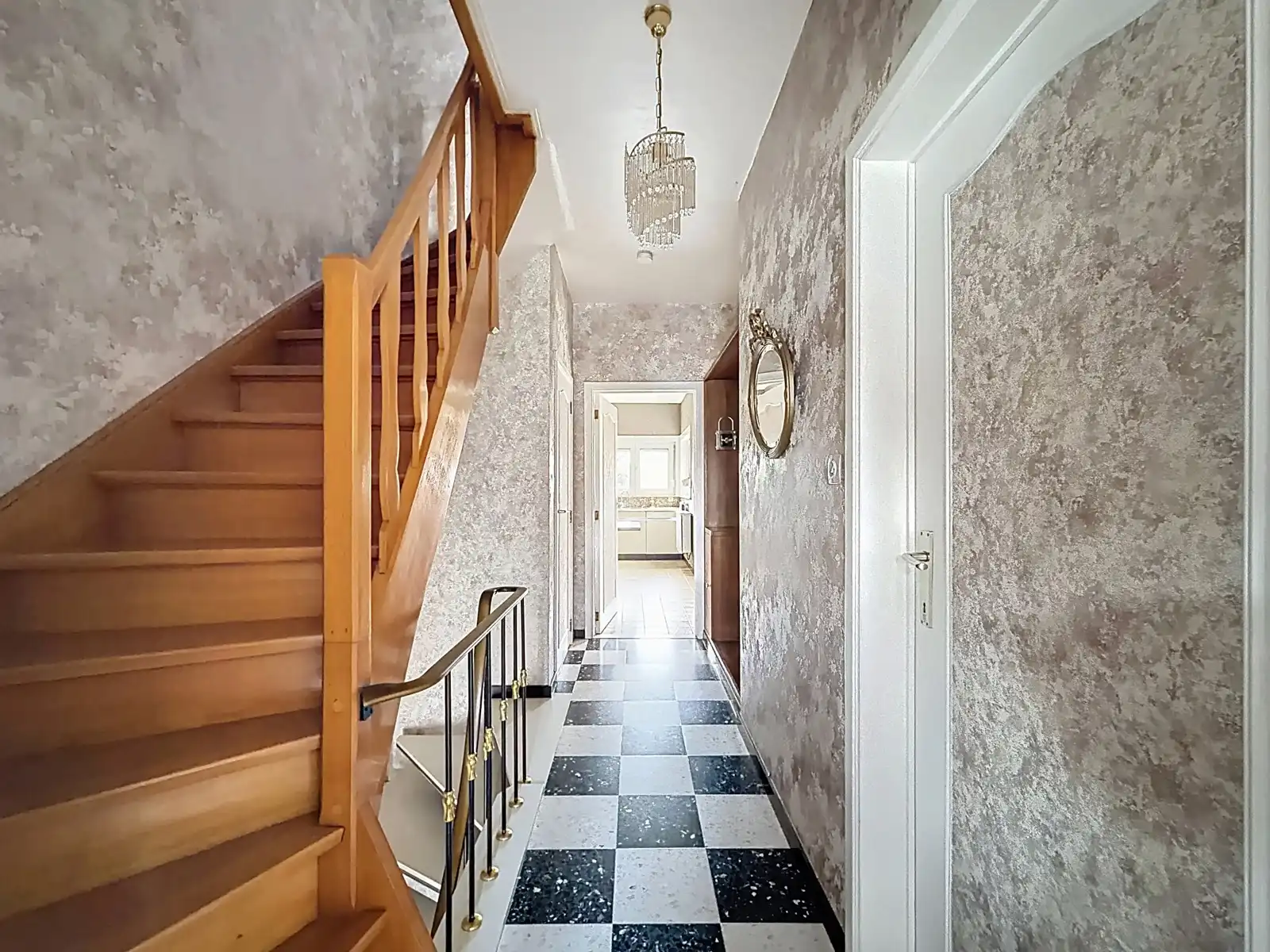 Rustig gelegen, Ruime Woning MET 3 SLPK, Tuin én Garage! foto 9