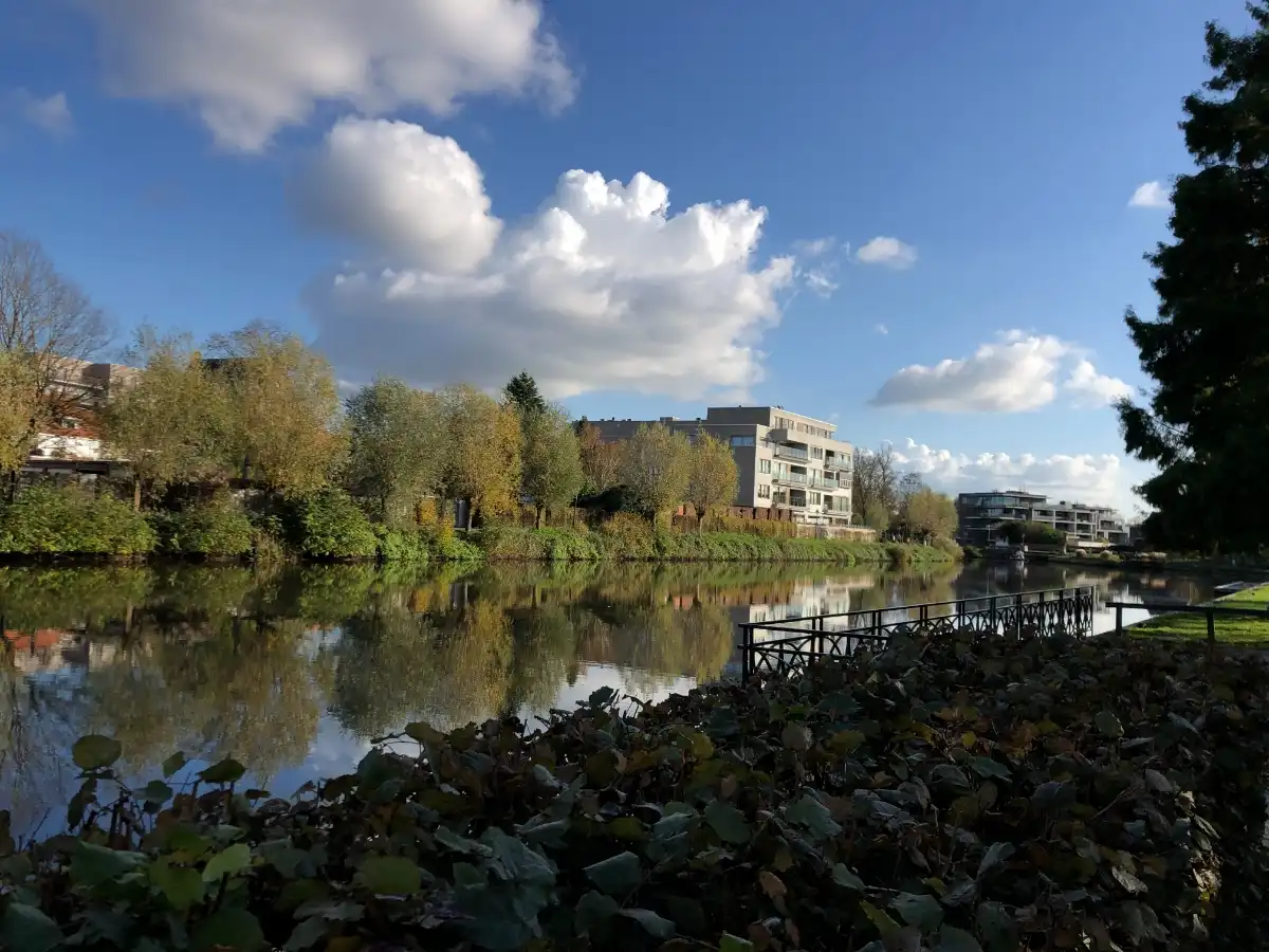 LUXE APPARTEMENT + zeer riant zongericht terras, dubbele garage & (wijn)kelder foto 13