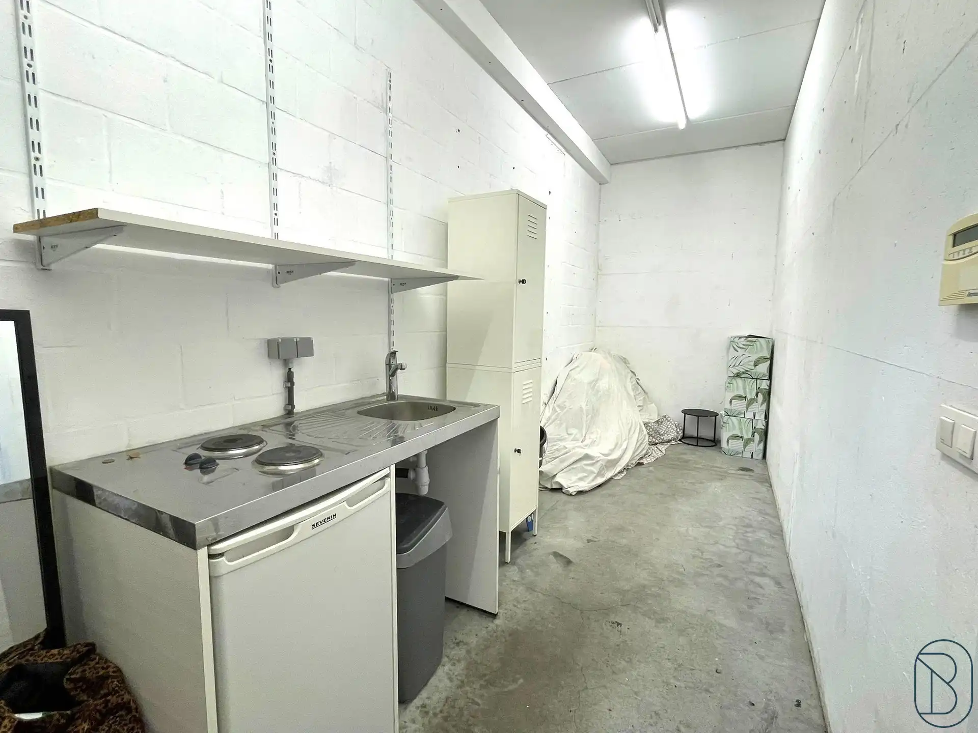 TOPgelegen leuke handelsruimte met 2 parkeerplaatsen!  foto 10