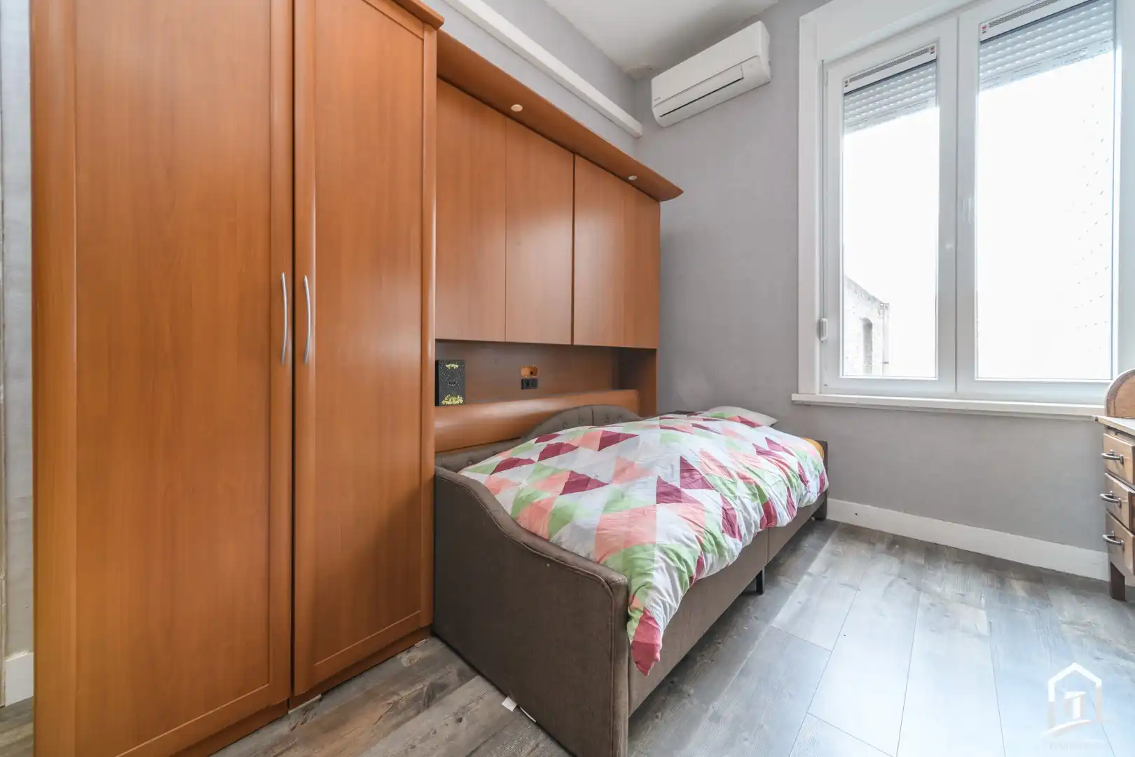 Charmante en verder af te werken woning foto 15