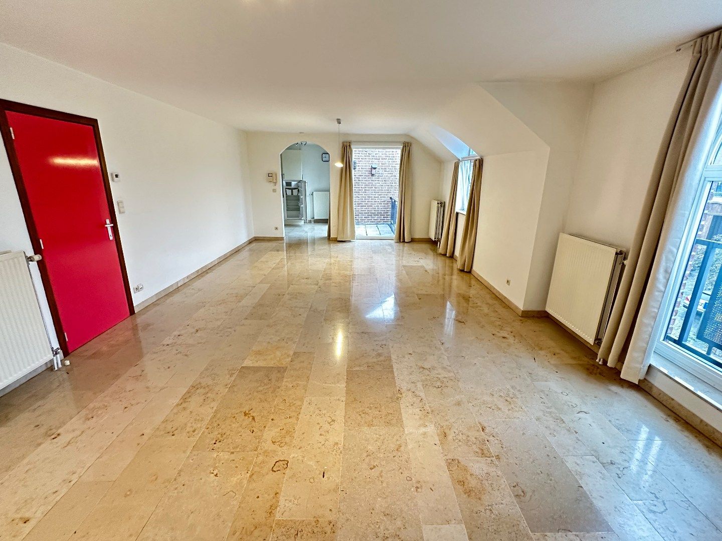 Ruim en lichtrijk appartement met 3 slaapkamers te Voeren foto 4