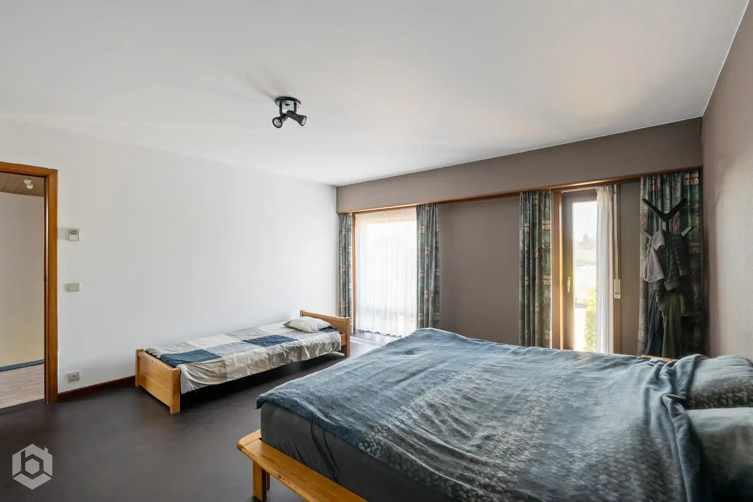 Woning met 3 à 4 slpkrs en grote garage (mogelijk tot handel) foto 22