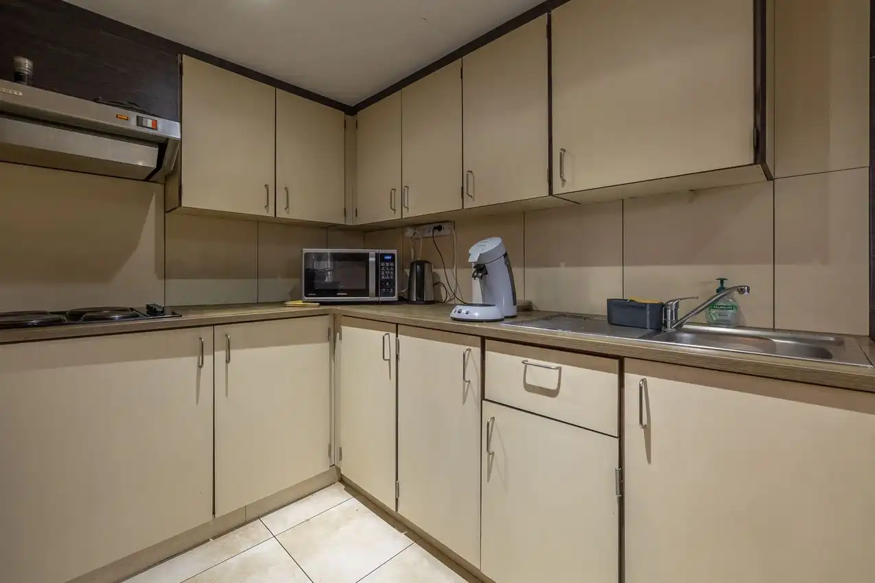 Opgefriiste woning 3slk op goed bereikbare ligging en zuidtuin foto 8
