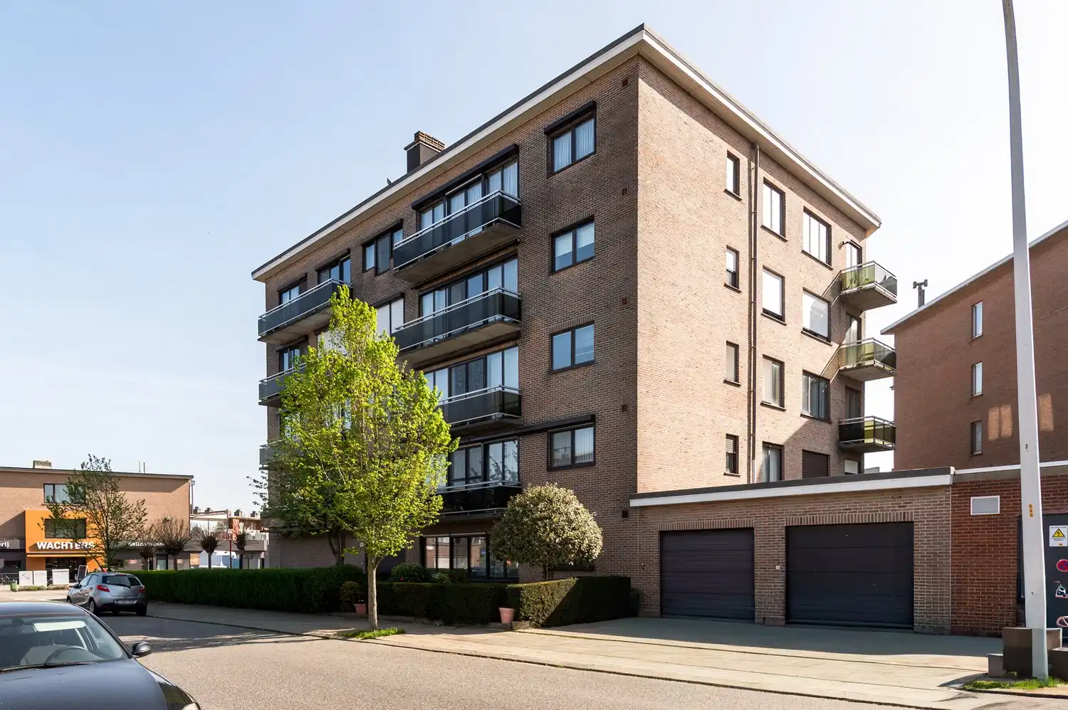 Uniek gelijkvloers appartement met 3 slaapkamers, inpandige garagebox met oprit alsook inpandige staanplaats en tuin in Borsbeek. foto 18