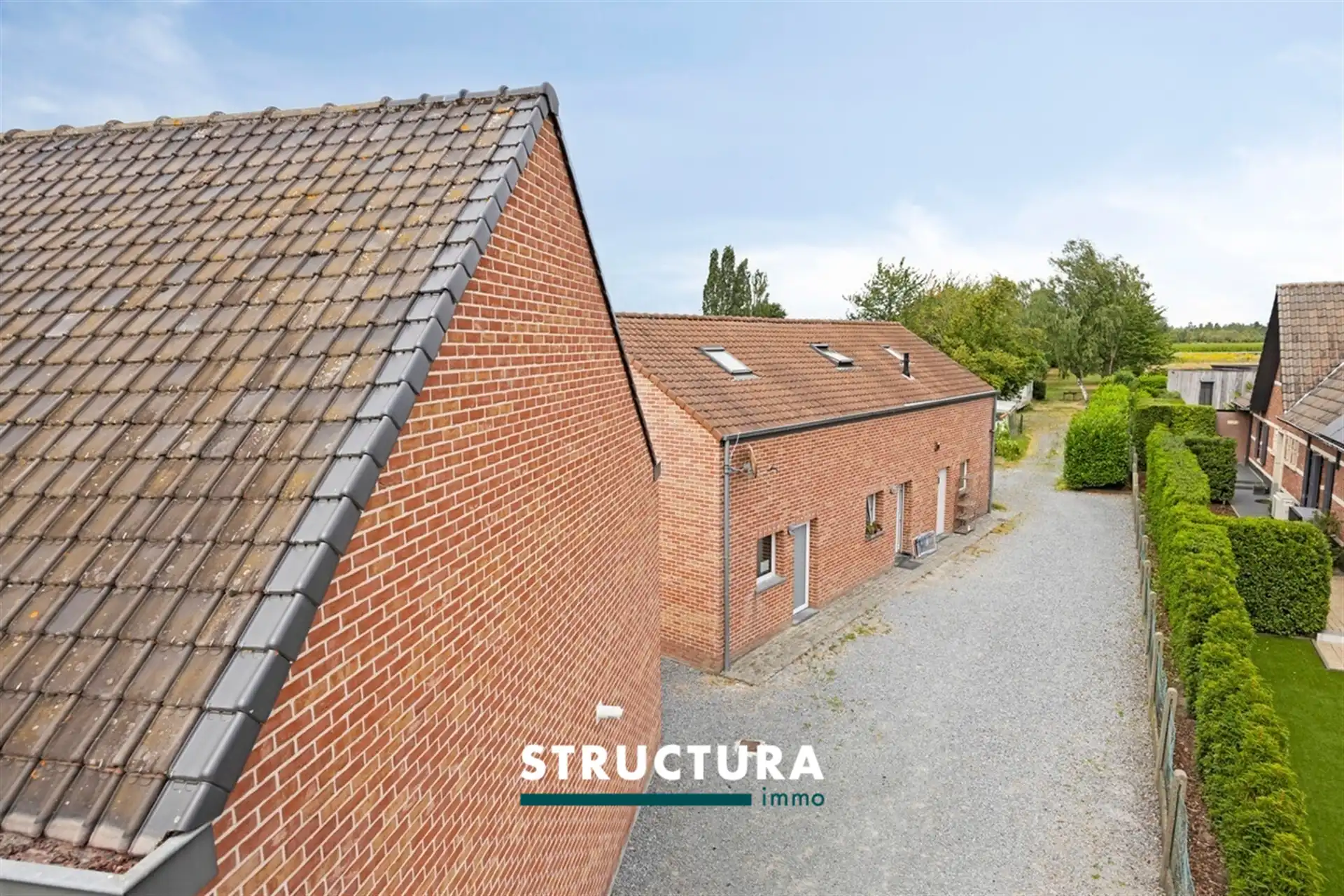 Unieke woning met polyvalent bijgebouw foto 3
