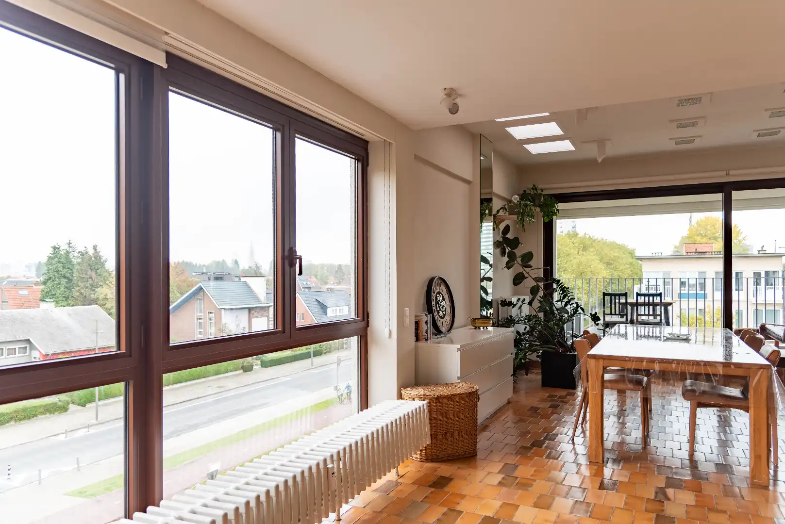 Gemeubeld 2-slaapkamerhoekappartement met groot terra foto 2