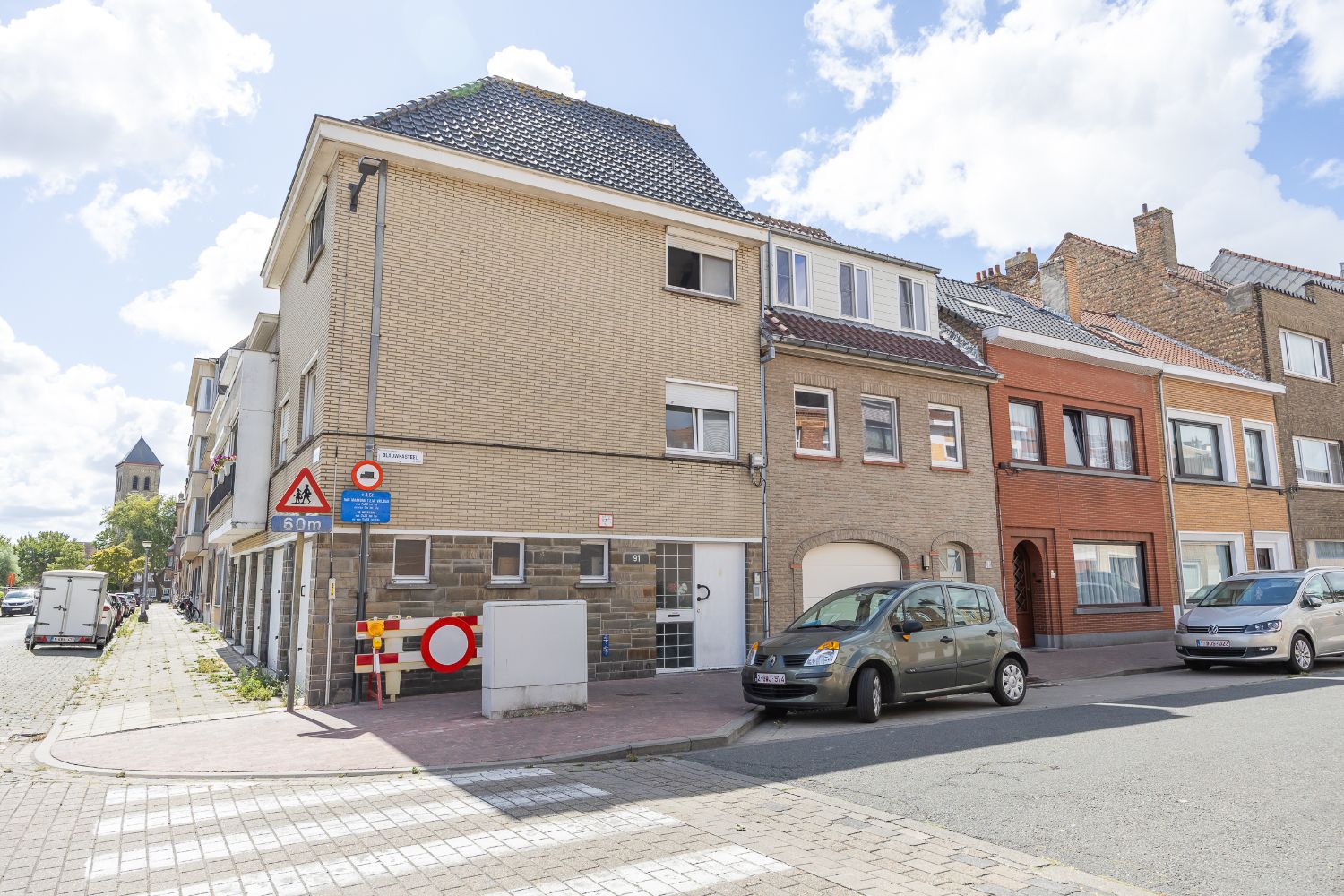 Ruim appartement met 5 garages foto 23