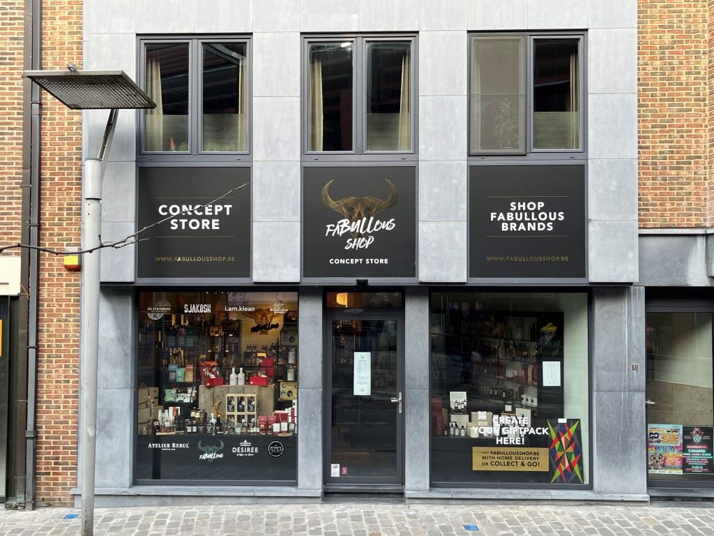 Winkel/handelsgelijkvloers foto {{pictureIndex}}