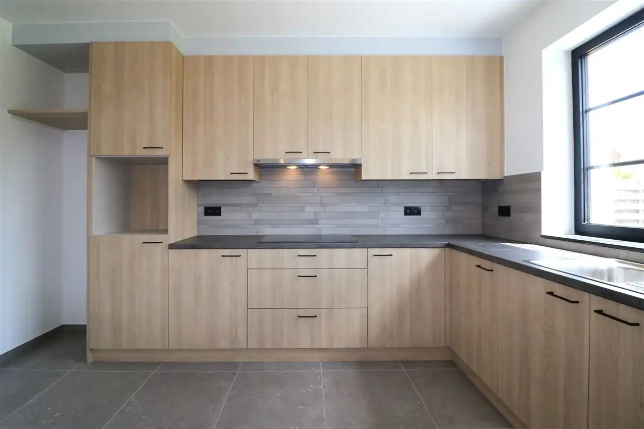 Aangename woning met drie slaapkamers en mooie tuin op rustige locatie foto 9