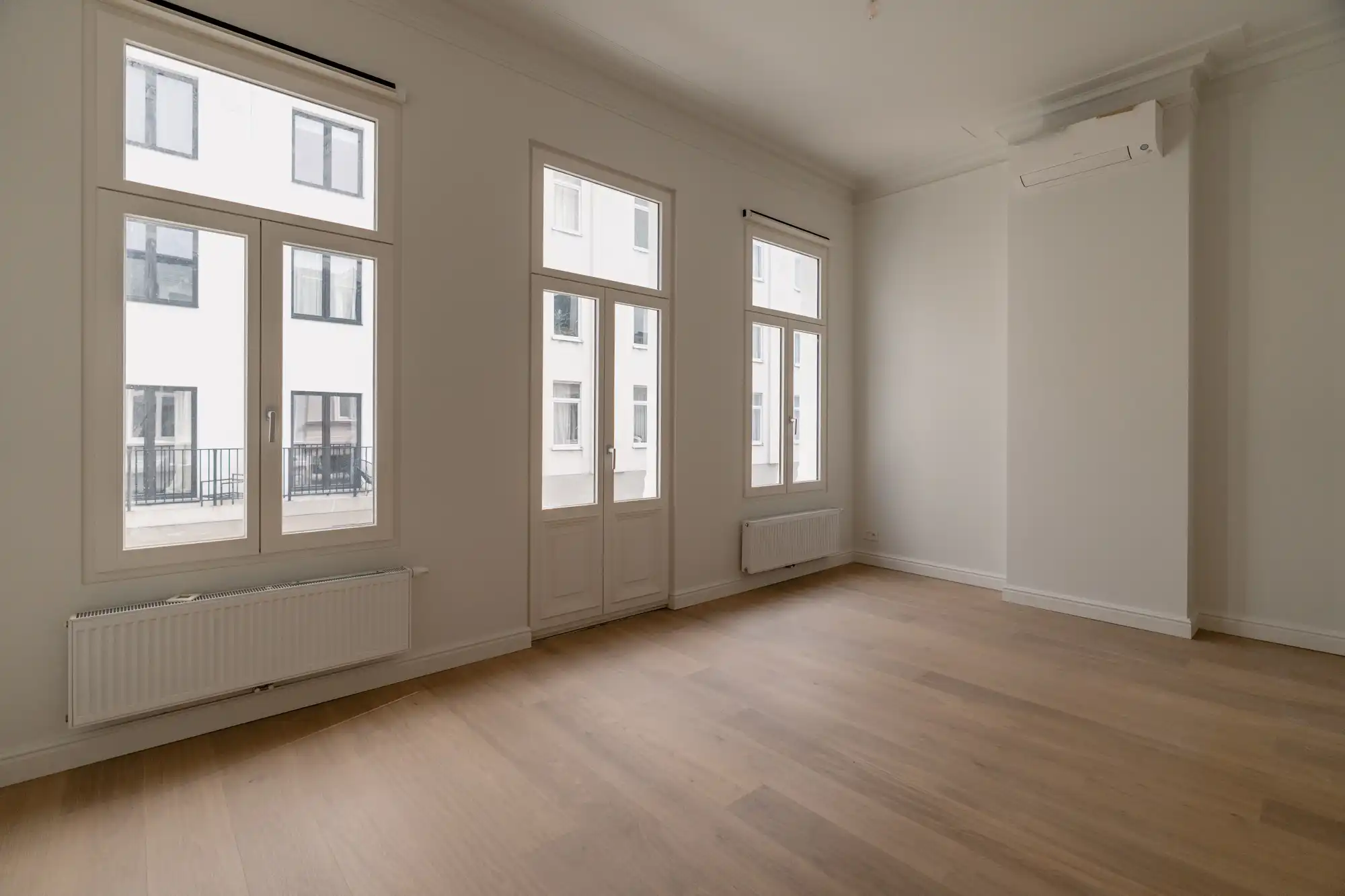 Volledig gerenoveerde woning. Eerste bewoning. Vijf slaapkamers. Een tuin die maar niet stopt. foto 18
