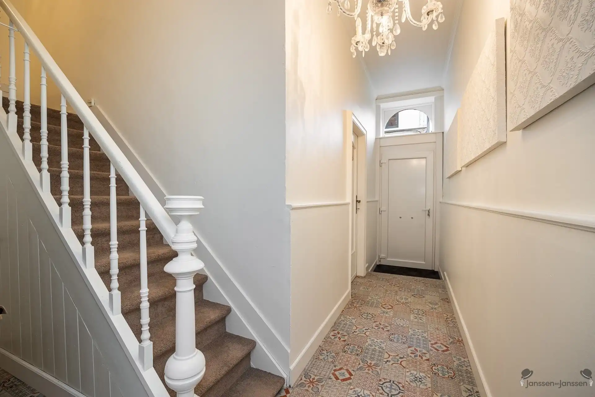 Volledig gerenoveerd herenhuis met 4 slaapkamers, terras,  zonnepanelen en EPC B foto 8