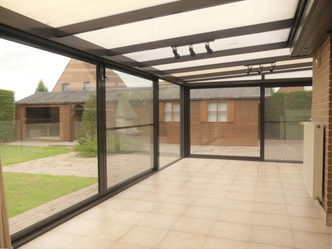 Alleenstaande woning met tuin en 2 garages foto 5