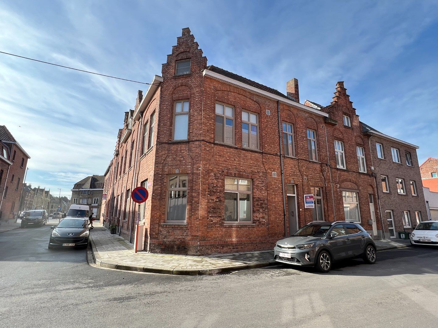 GELIJKVLOERS APPARTEMENT MET 1 SLAAPKAMER IN CENTRUM IEPER foto {{pictureIndex}}