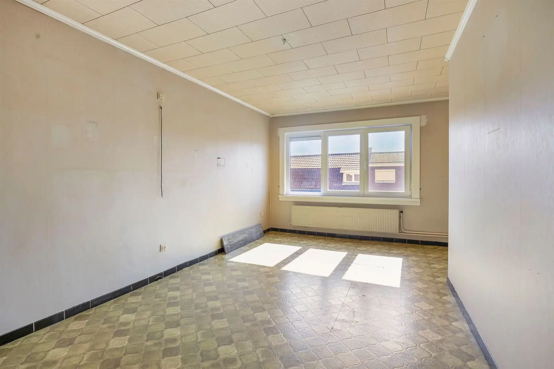 Woning met 3 slaapkamers, terras en 7 garages.  foto 10