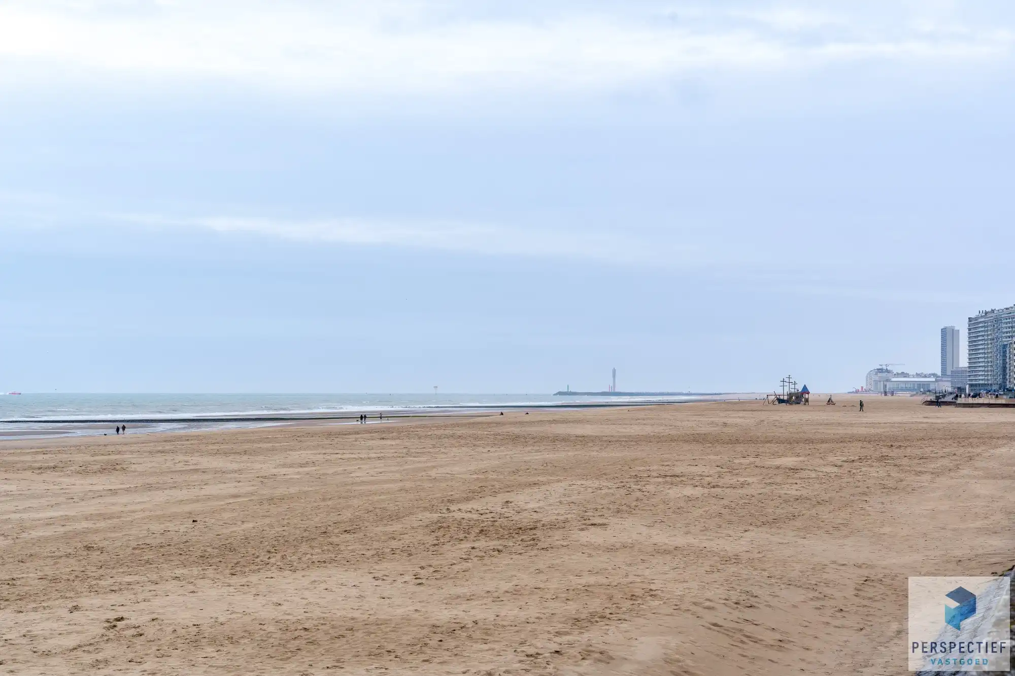 Goed gelegen ruim vernieuwd 2 slaapkamer appartement met grote berging en autostaanplaats foto 17