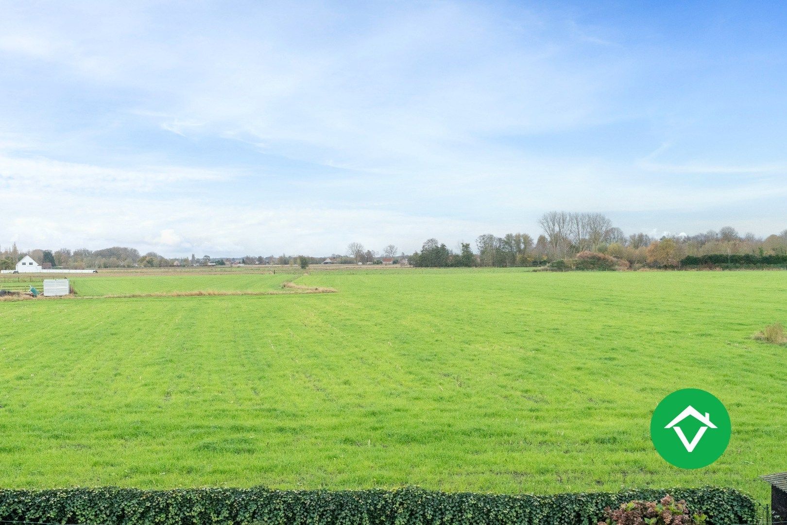 Op te frissen gezinswoning met twee garages en landelijk zicht te Eernegem foto 22