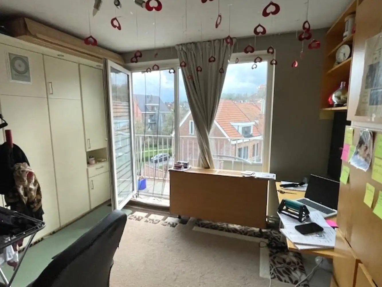 Deels gemeubelde studio met zonnig terras foto 4