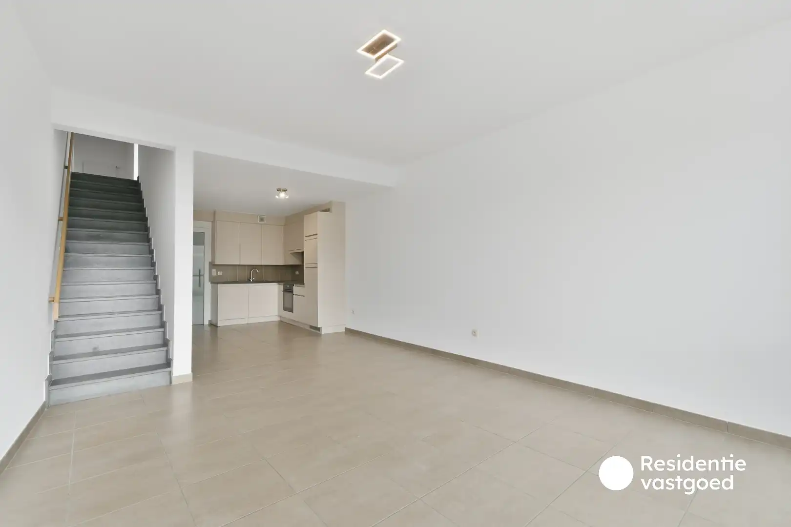 Recente woning met 3 slaapkamers en zonnige tuin nabij centrum Oudenburg foto 2