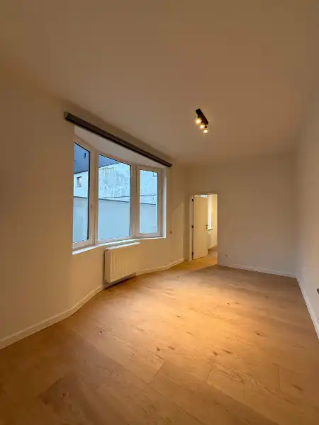 Leuk vernieuwd appartement nabij de Vlaanderenstraat foto 4