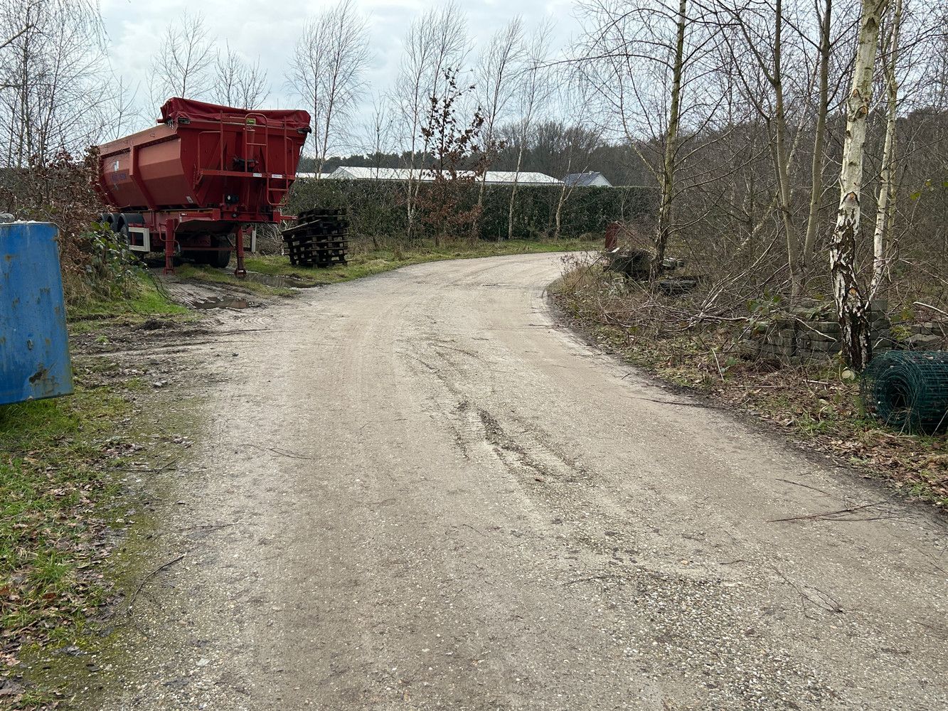BEDRIJGSPANDEN MET KANTOREN EN MACHINES EN ROLLEND MATERIEEL foto 25