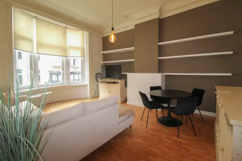 Ruim duplex appartement te huur in het hart van Roeselare foto 3