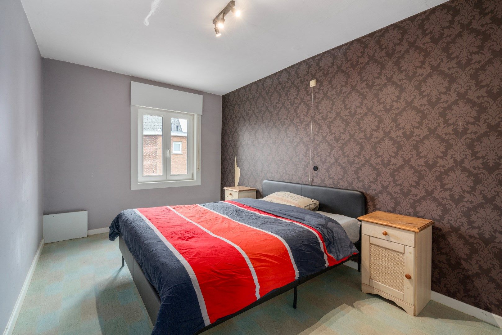 INSTAPKLARE WONING MET GARAGE EN UITWEG foto 9