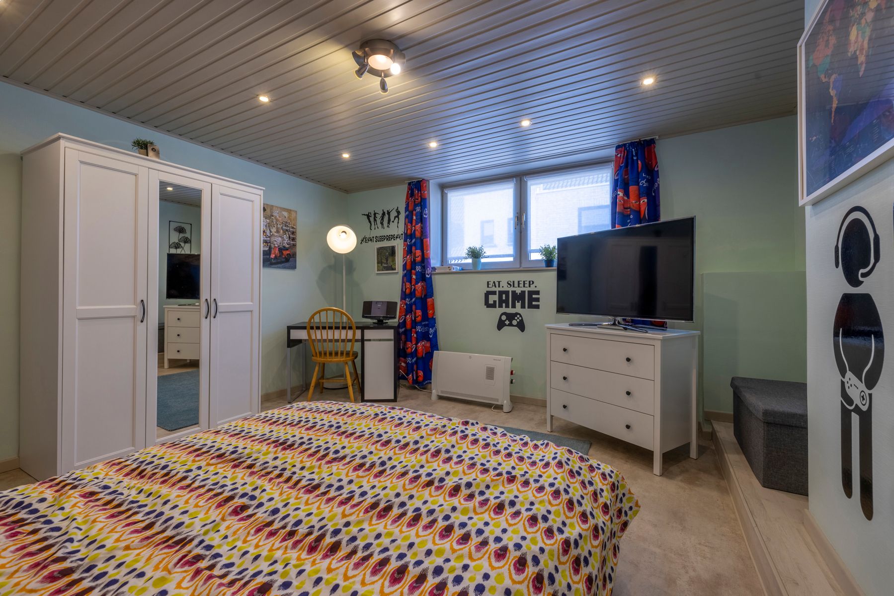 Ruime woning met 5 slpk, garage en zongerichte tuin te koop! foto 16