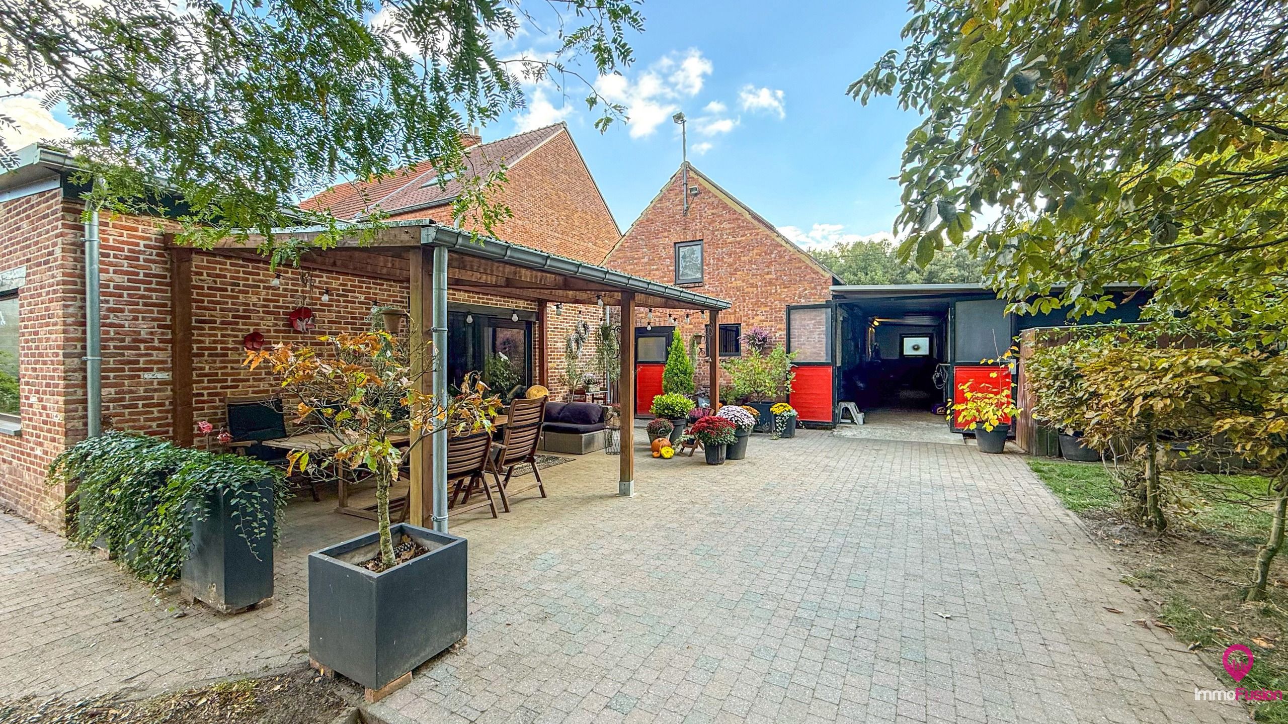 Idyllische woning met 2 slaapkamers, weide en stallen! foto 22