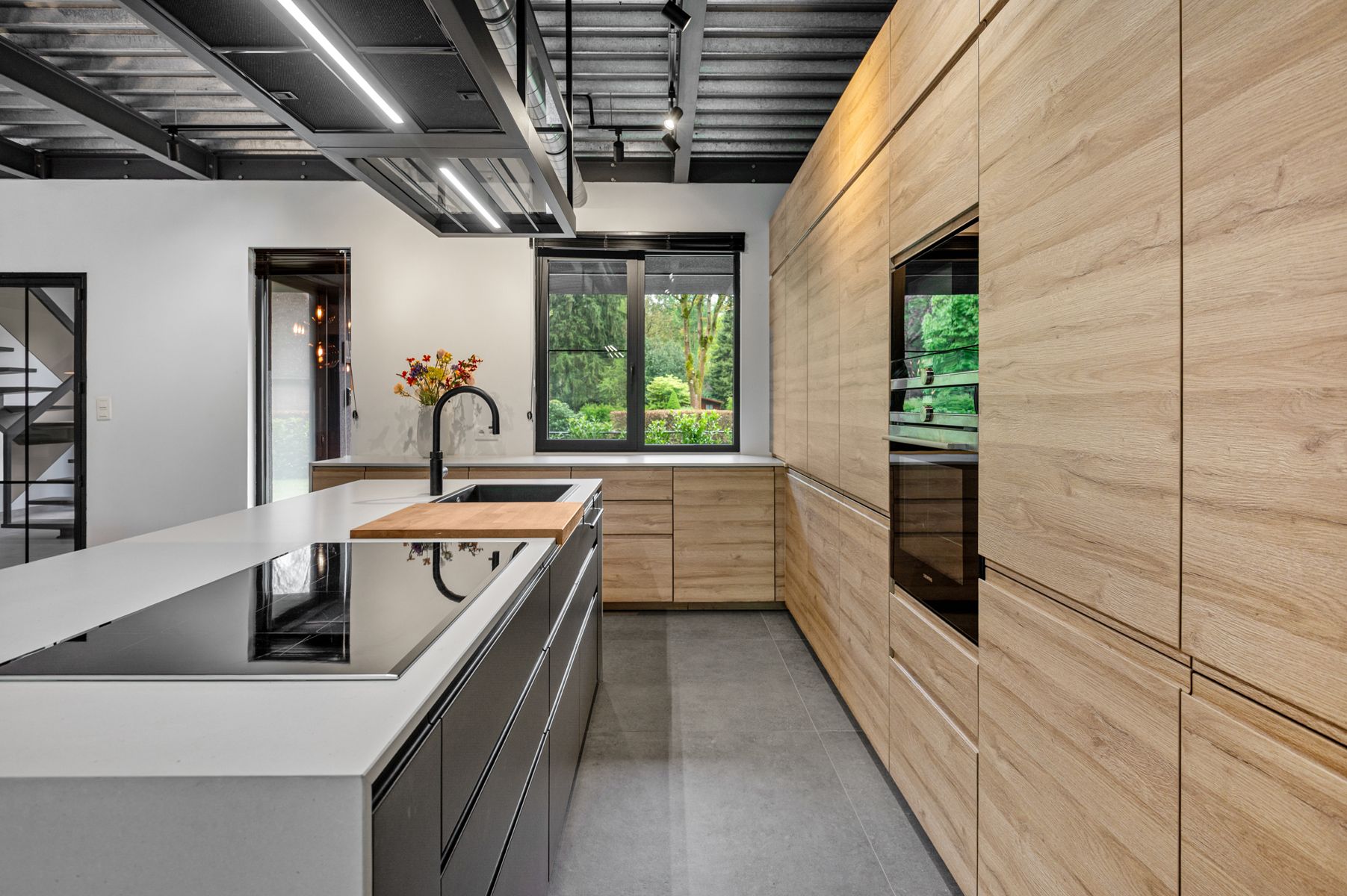 Instapklare volledig vernieuwbouwde villa met praktijkruimte foto 11