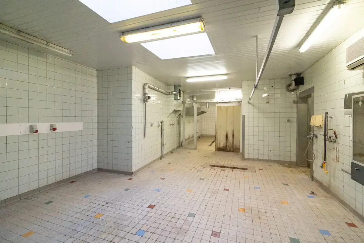 Ruime handelspand van 209m² met garage in hartje van Paal  foto 8