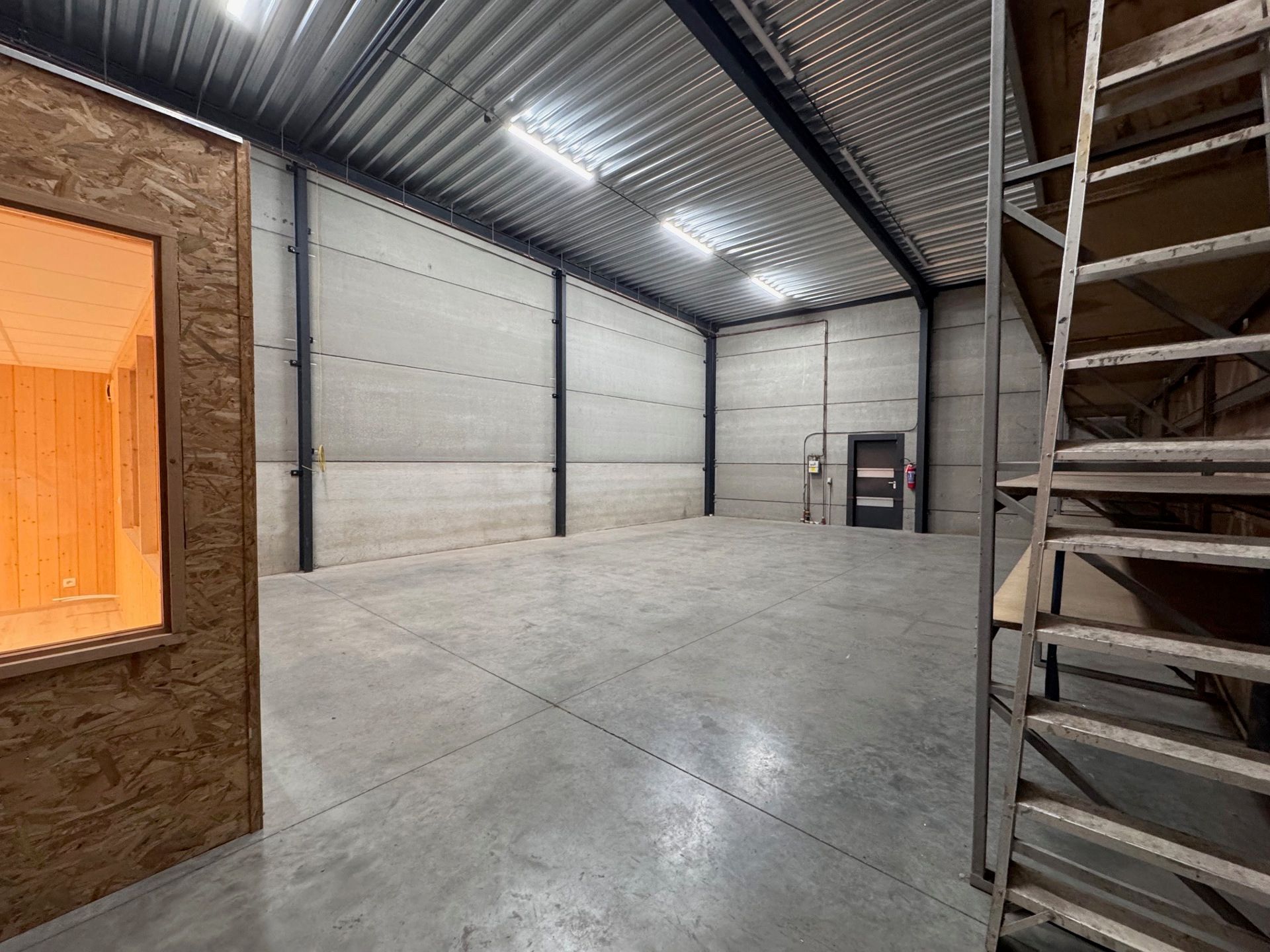 Opslagruimte met kantoor te huur te Kalmthout  foto 5