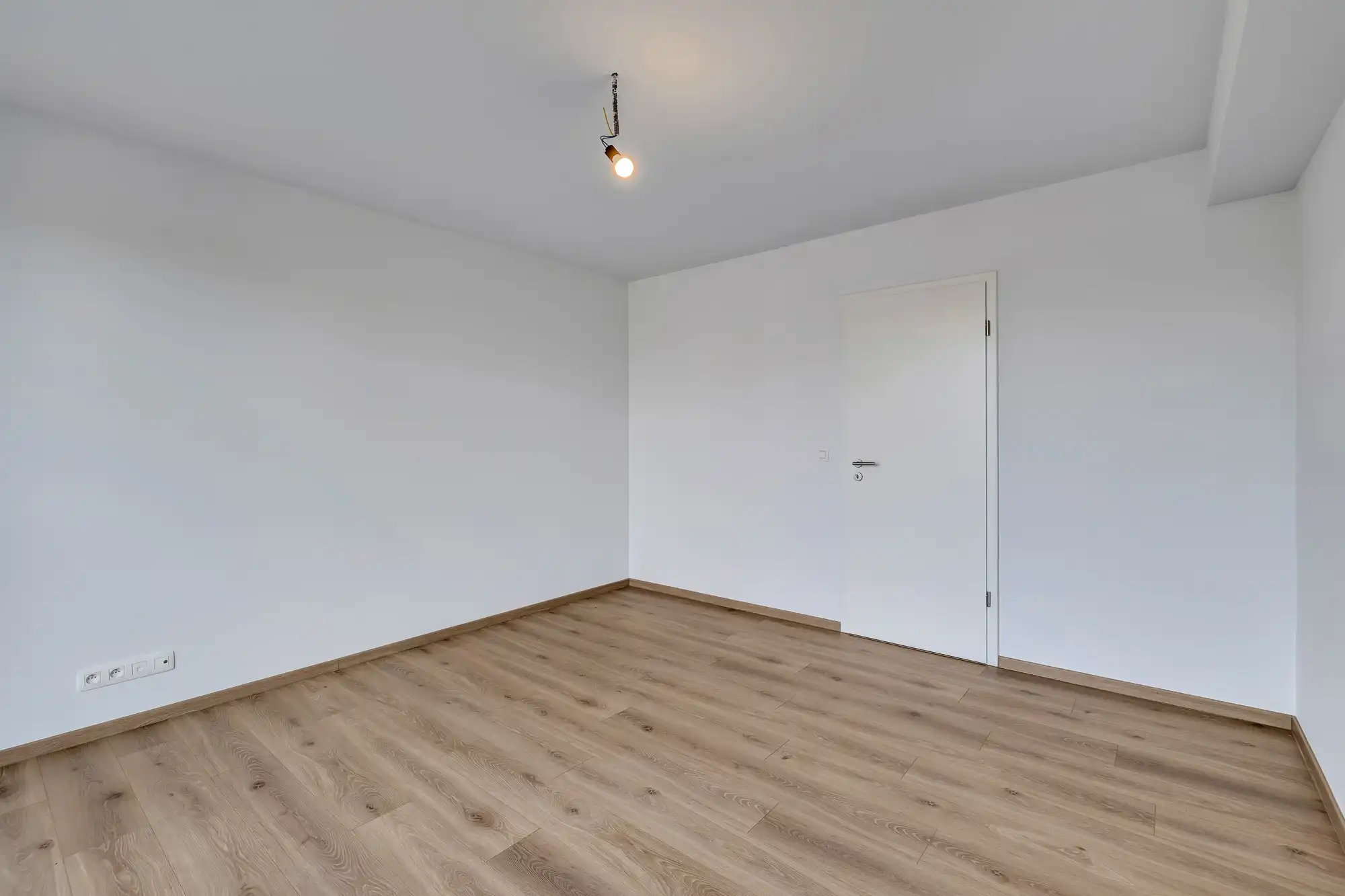 Volledig afgewerkte nieuwbouwwoning met 5 slaapkamers foto 15