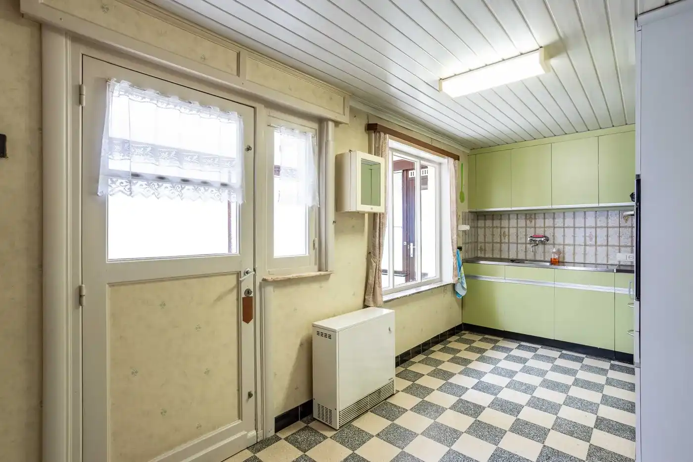 Gezinswoning met garage en grote tuin in Gullegem foto 8