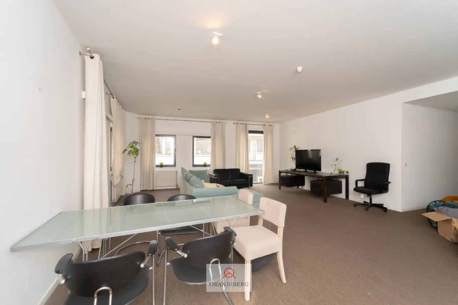 Ruim 2 slpk appartement vlakbij Sint-Baafsplein hartje Gent foto 12