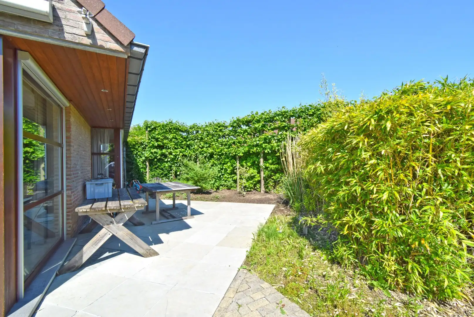 RESIDENTIEEL GELEGEN VILLA MET RUIME TUIN EN OPRIT  foto 7