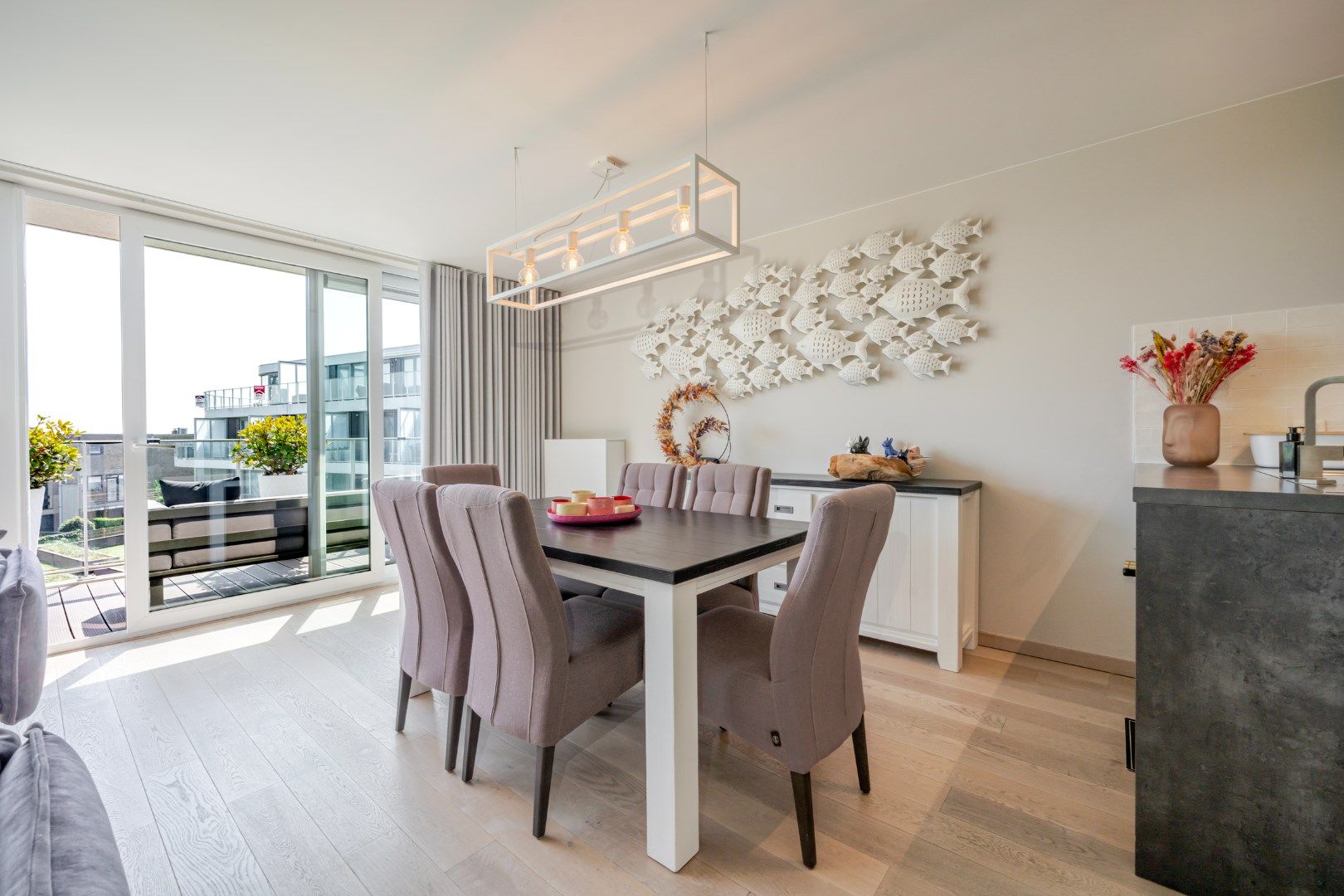 2-slaapkamerappartement met zonovergoten terrassen, hoogwaardige afwerking en topligging nabij zee foto 3
