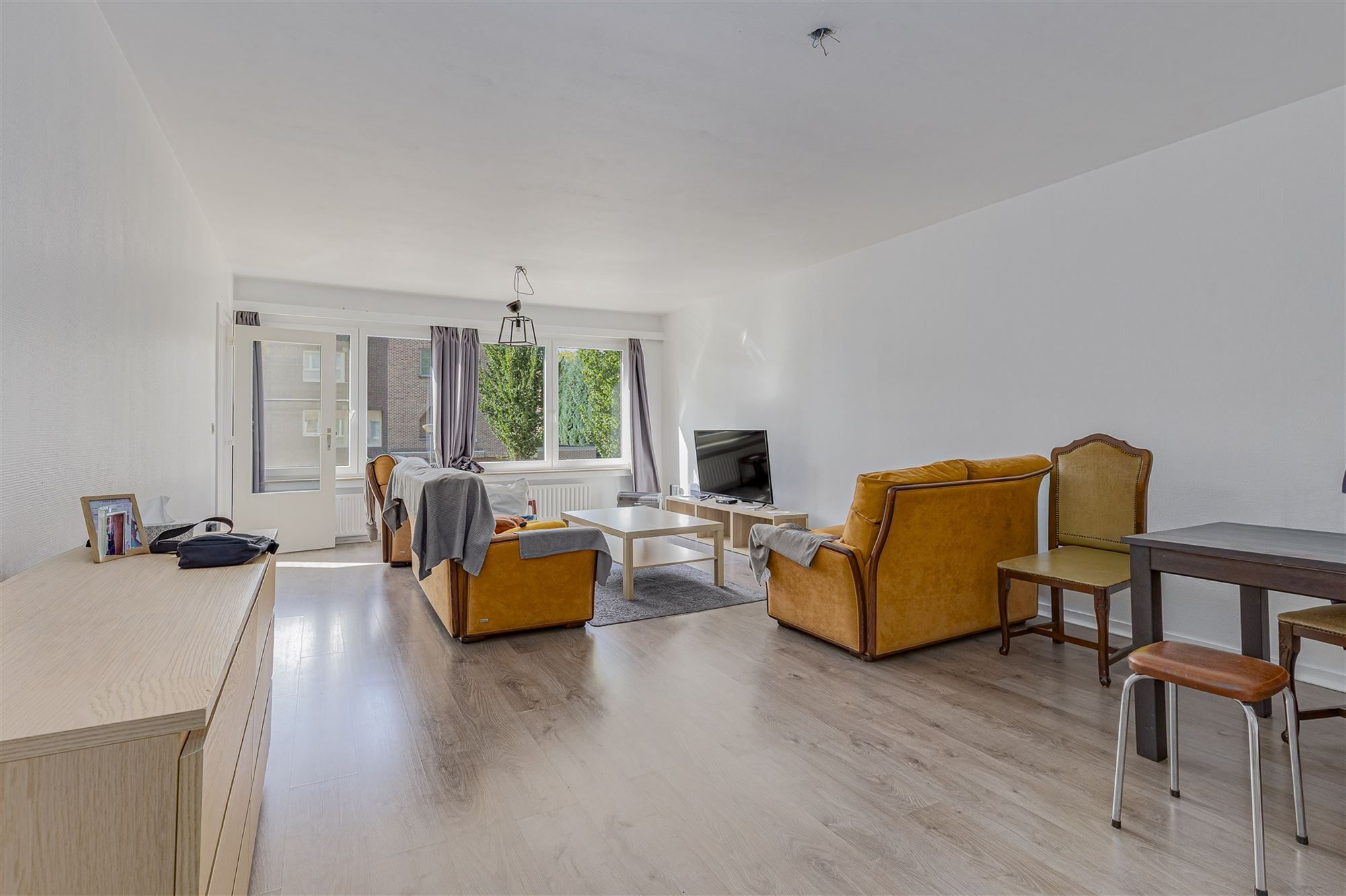 Ruim appartement met 2 slpk + terras te koop in Mortsel foto {{pictureIndex}}