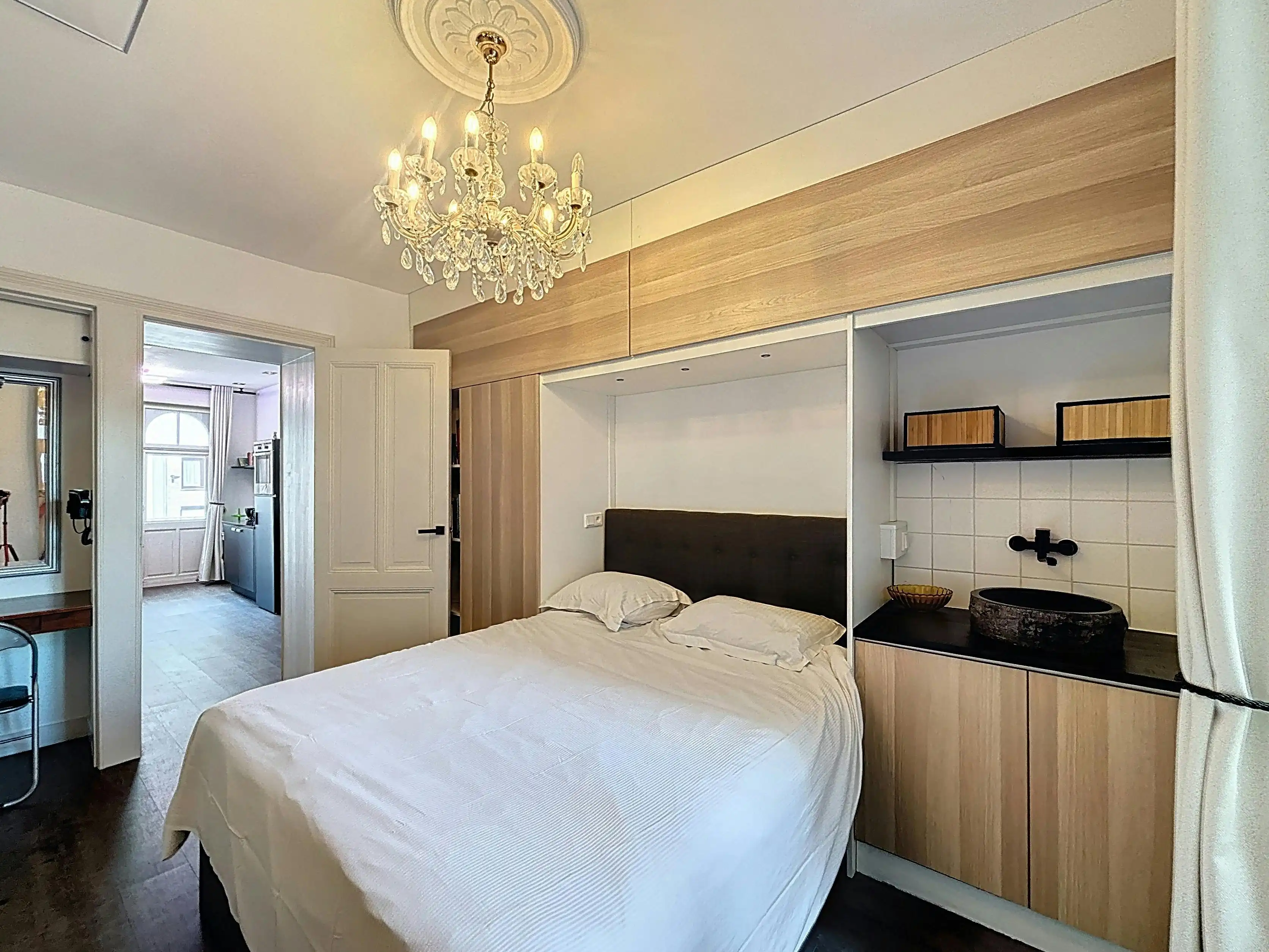 Gerenoveerd appartement op een steenworp van het strand foto 8