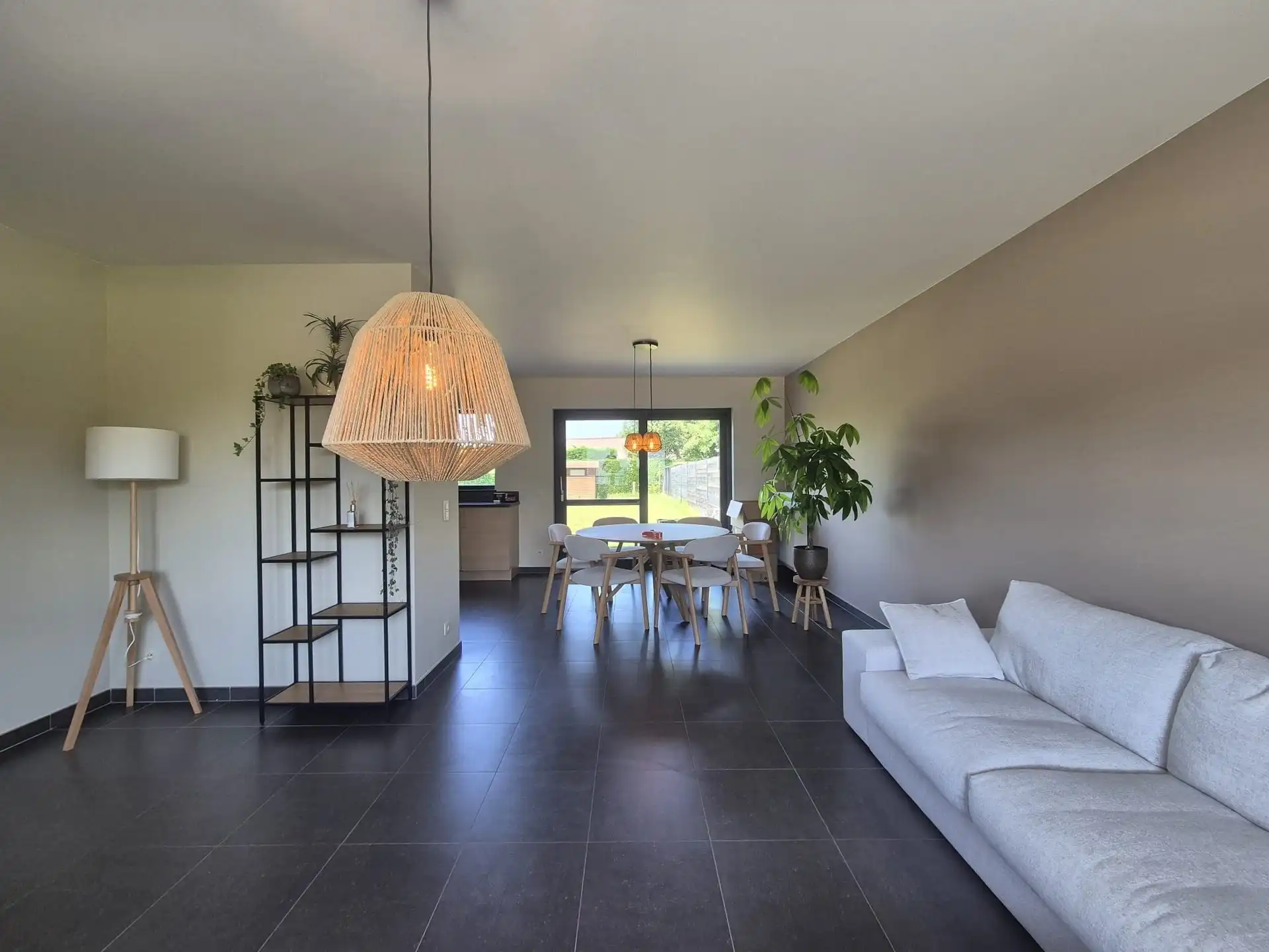 Mooi en prima gelegen ruime woning met tuin. foto 3