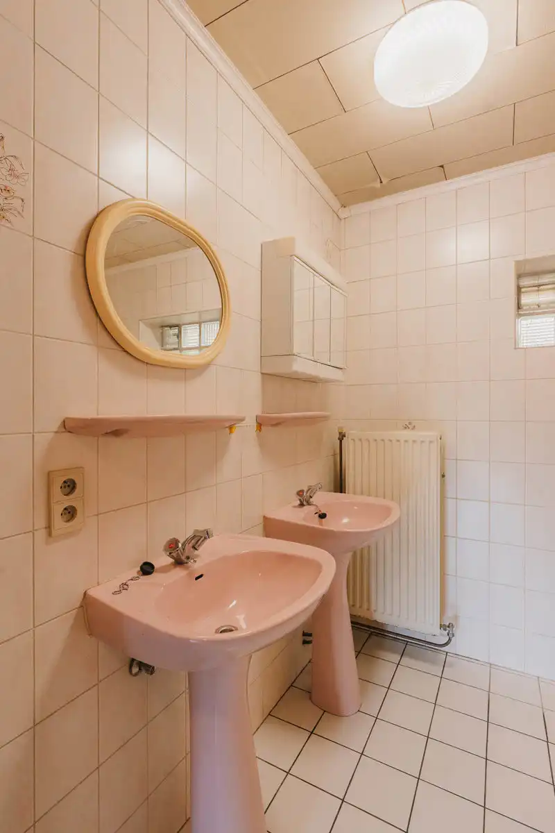Gezellige, te renoveren woning met leuke tuin op toplocatie  foto 16