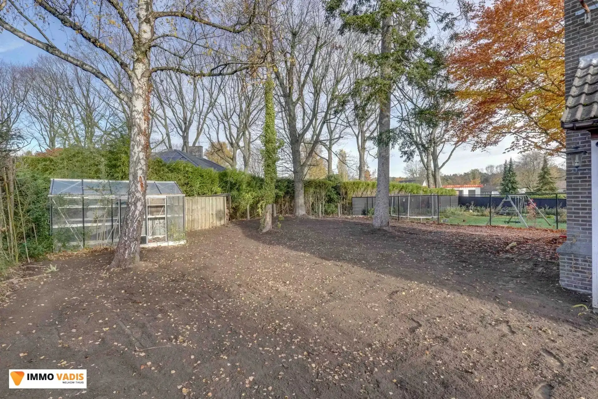 Woning met vijf slaapkamers en inpandige garage foto 3