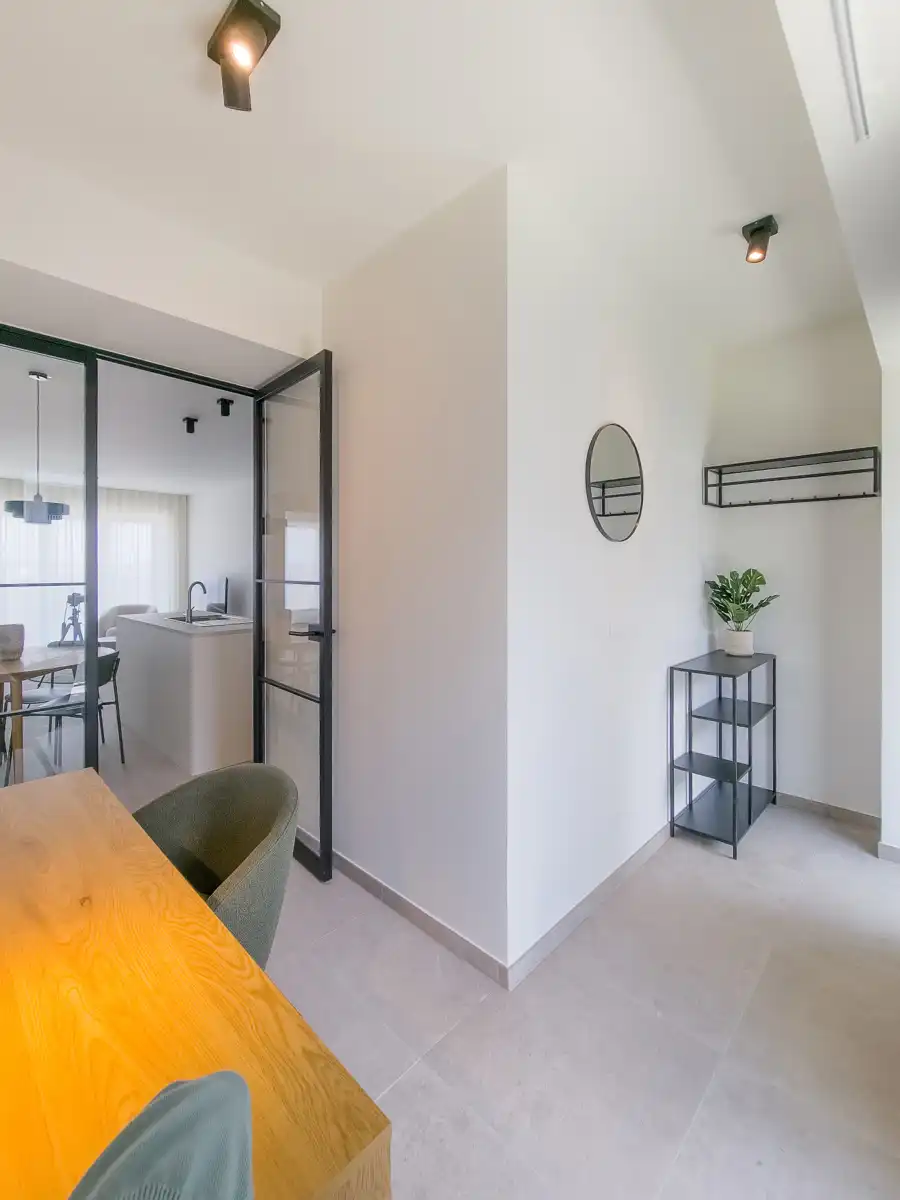 Prachtig modern en gemeubeld appartement met 2slpk en balkon foto 10