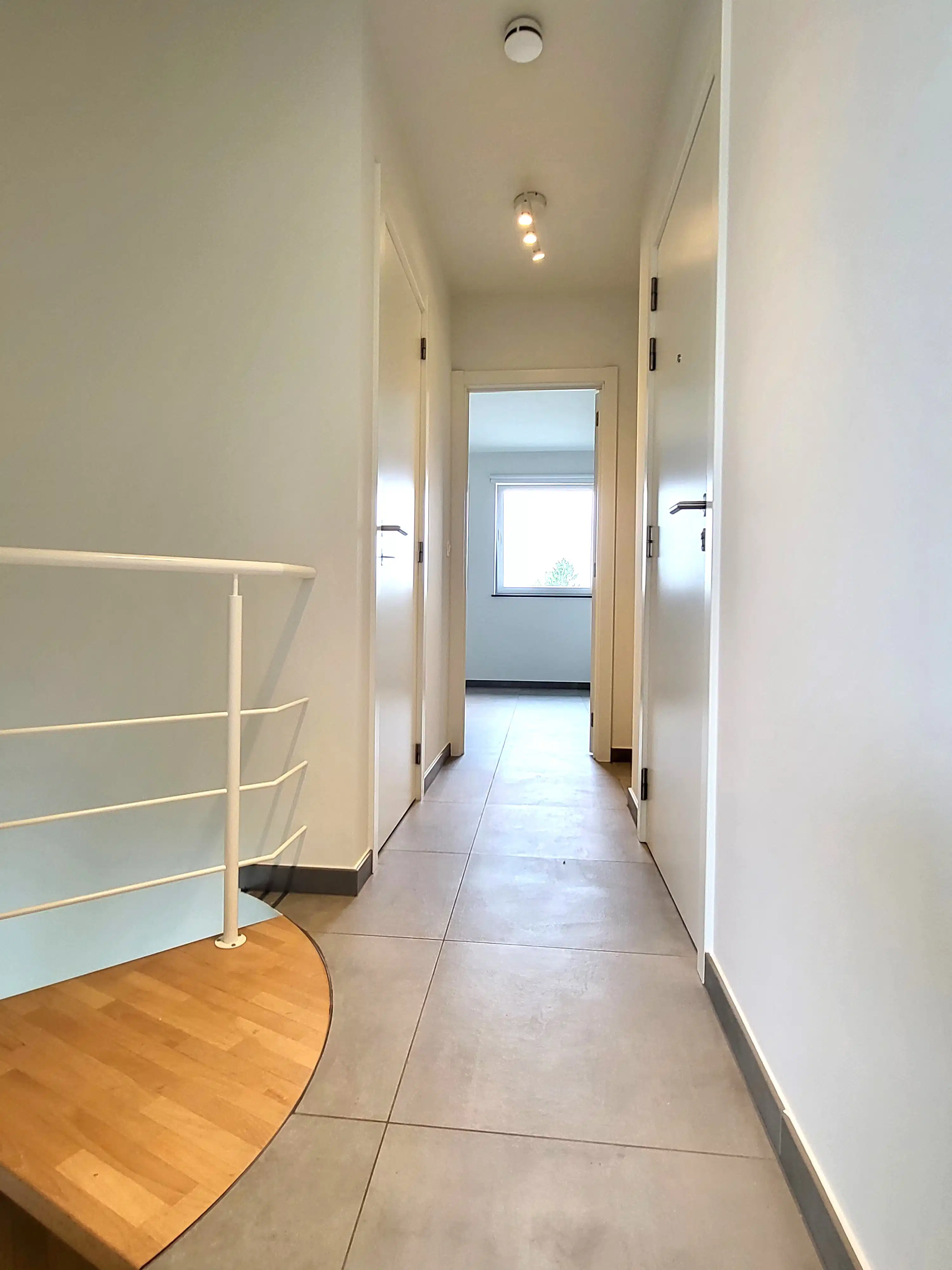 Ruim duplexappartement met 2 slaapkamers, terras en garage gelegen in het centrum van Zottegem. foto 19
