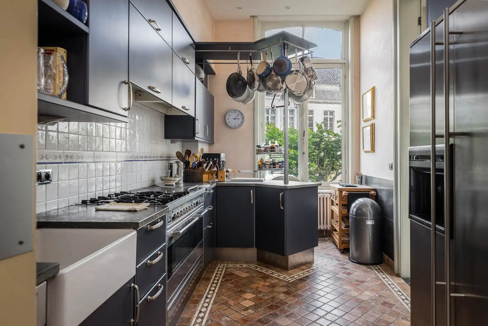 Monumentaal gerestaureerd herenhuis aan de Brugse Reien foto 18